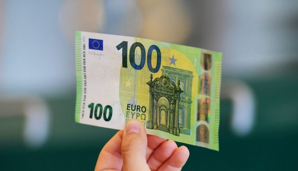 Mệnh giá Euro lúc này bao nhiêu? Quy đổi tiền ở đâu?