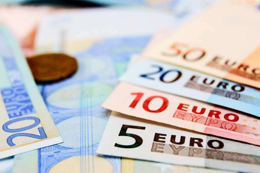 Mệnh giá Euro lúc này bao nhiêu? Quy đổi tiền ở đâu?